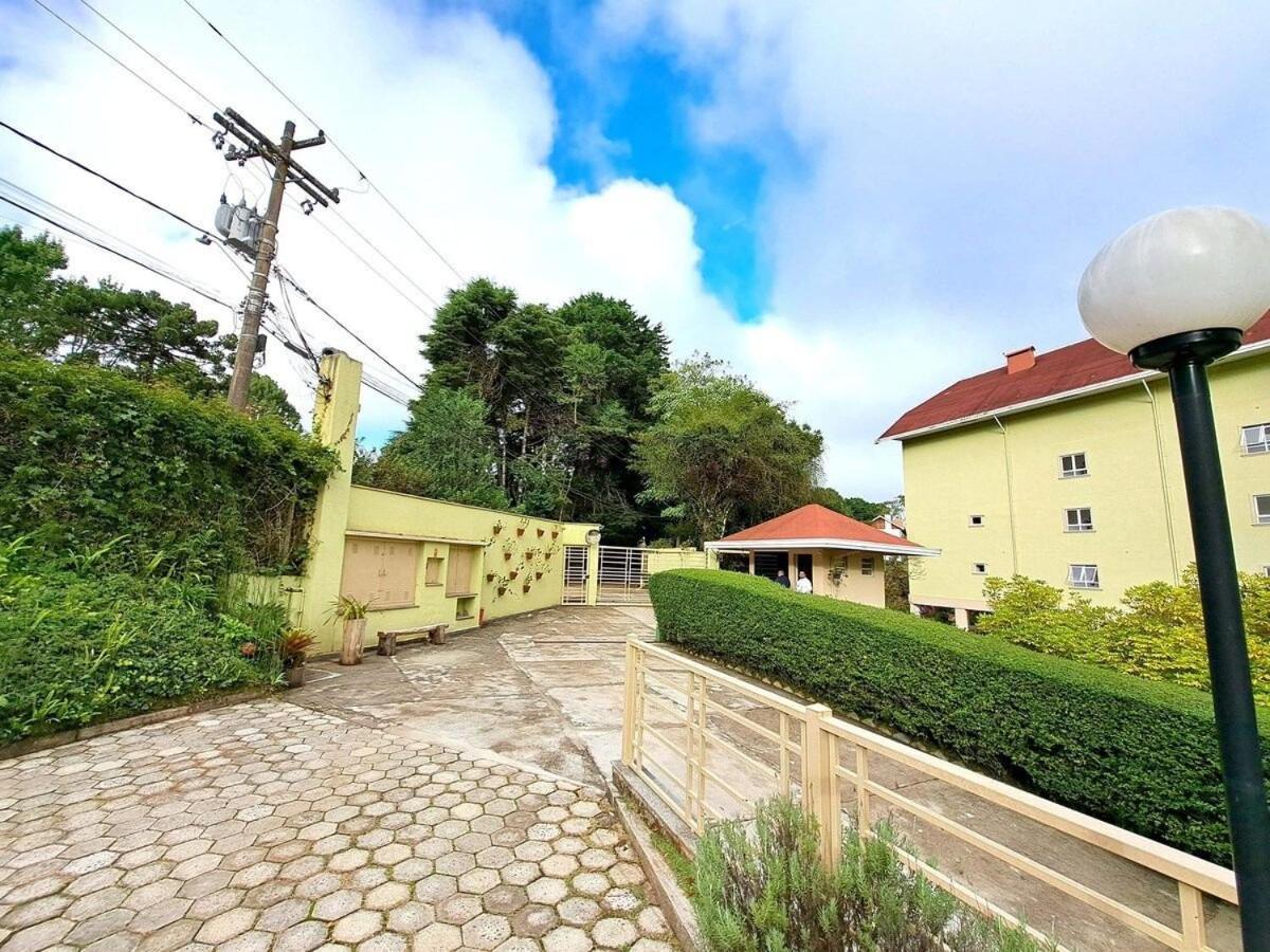 Apartamento Charmoso Com Lareira Campos do Jordão Esterno foto